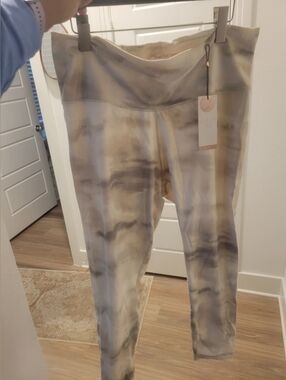 Essential Collection High-Rise 7/8 Leggings in Neutral Daybreak Sage Marble NWT